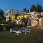 Electra Beachfront فيلة