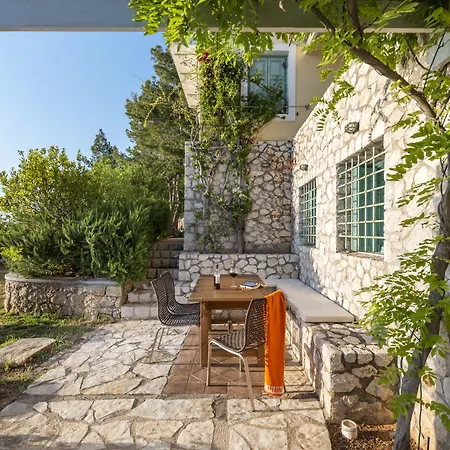 Electra Beachfront Villa