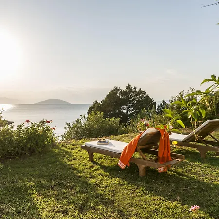 Electra Beachfront Vila