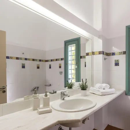 Electra Beachfront * 크라니디