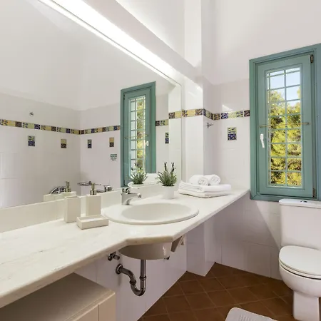 Electra Beachfront Vila *