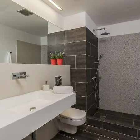 Electra Beachfront Vila *