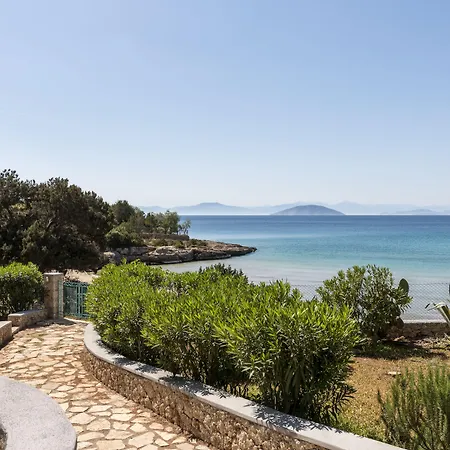 Electra Beachfront Vila *