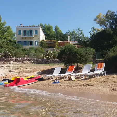 Vila Electra Beachfront *