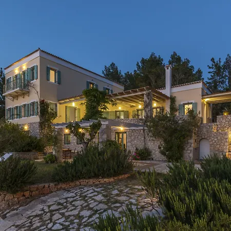 Electra Beachfront Villa *