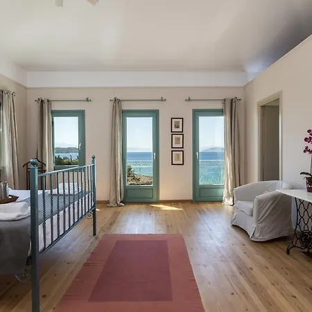 Electra Beachfront וילה