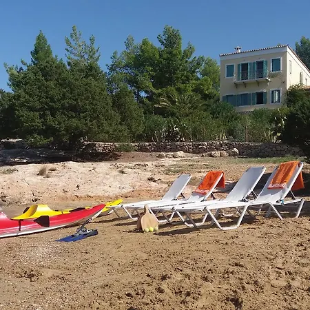 Electra Beachfront 빌라