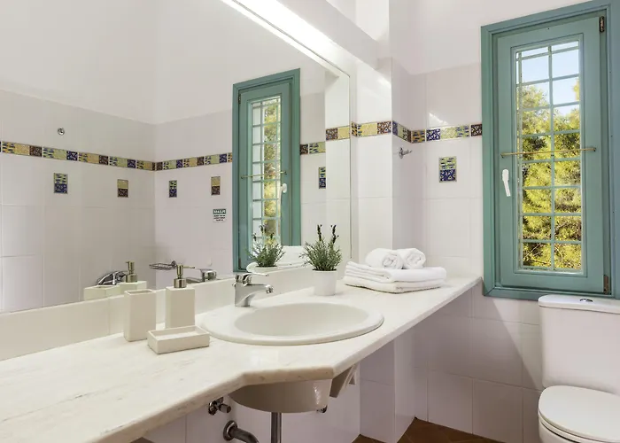 Electra Beachfront Villa *